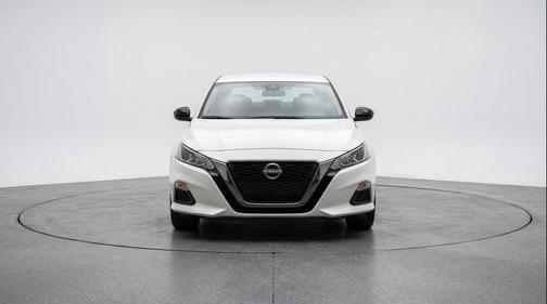 Glacier White 2025 Nissan Altima SV FWD