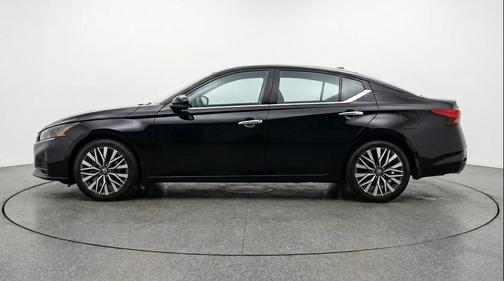 Super Black 2025 Nissan Altima SV FWD