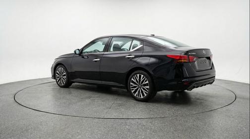 Super Black 2025 Nissan Altima SV FWD