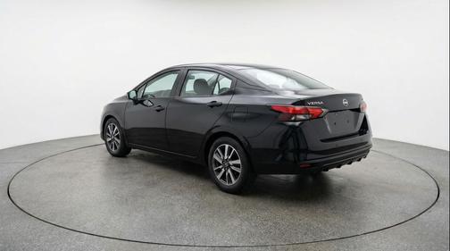 Super Black 2025 Nissan Versa 1.6 SV