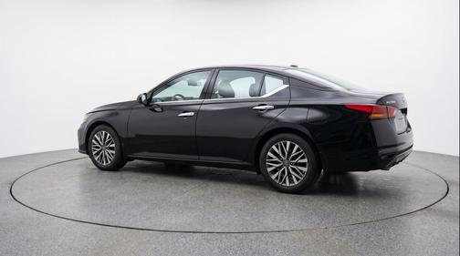 Super Black 2025 Nissan Altima SV FWD