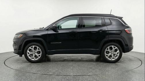 Diamond Black Crystal Pearlcoat 2025 Jeep Compass Latitude