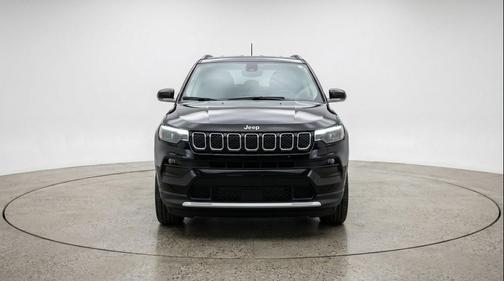 Diamond Black Crystal Pearlcoat 2025 Jeep Compass Latitude