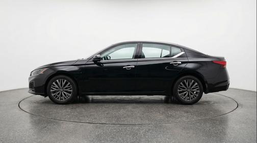 Super Black 2025 Nissan Altima SV FWD