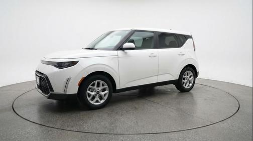Snow White Pearl 2025 Kia Soul LX