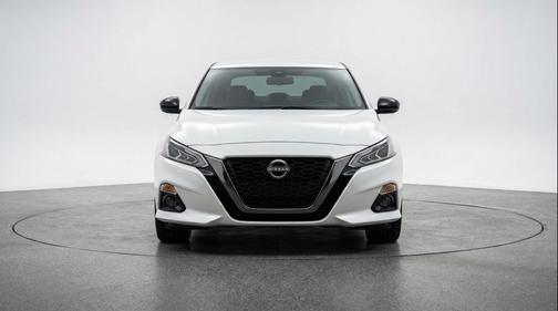 Glacier White 2025 Nissan Altima SV FWD