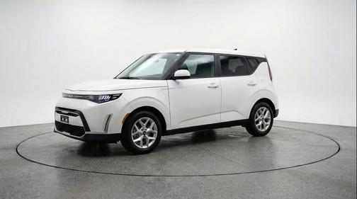Snow White Pearl 2025 Kia Soul LX