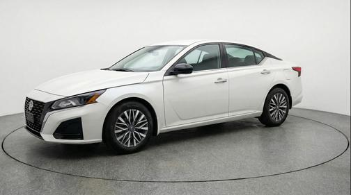 Glacier White 2025 Nissan Altima SV FWD