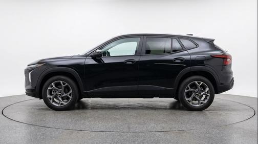 Mosaic Black Metallic 2025 Chevrolet Trax LT