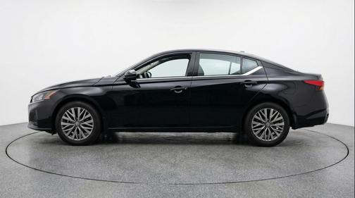 Super Black 2025 Nissan Altima SV FWD