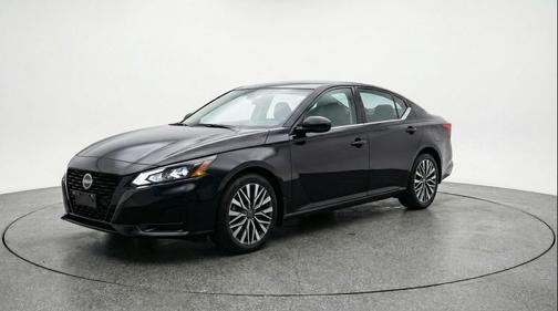 Super Black 2025 Nissan Altima SV FWD
