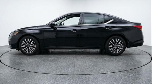 Super Black 2025 Nissan Altima SV FWD