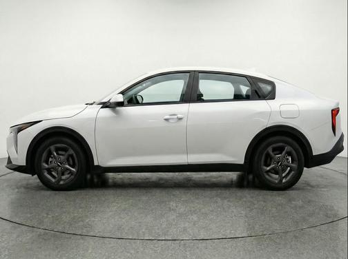 Snow White Pearl 2025 Kia K4 LXS