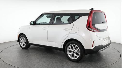 Snow White Pearl 2025 Kia Soul LX