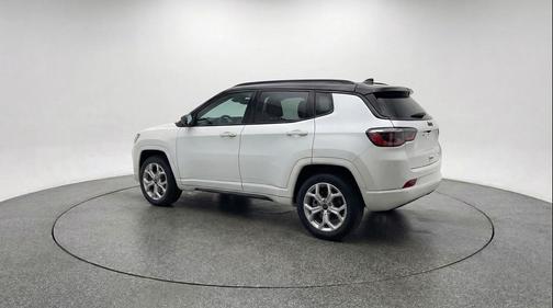 Bright White Clearcoat 2025 Jeep Compass Latitude