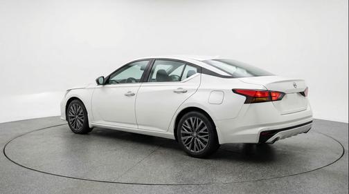 Glacier White 2025 Nissan Altima SV FWD