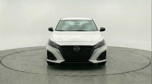 Glacier White 2025 Nissan Altima SV FWD