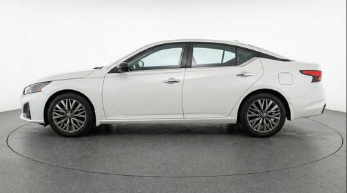 Glacier White 2025 Nissan Altima SV FWD
