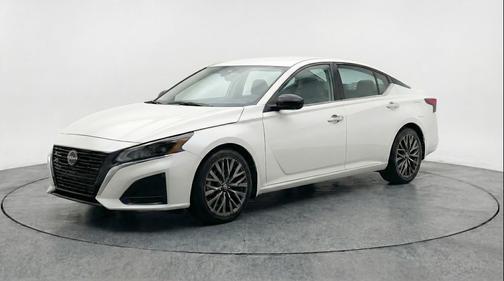 Glacier White 2025 Nissan Altima SV FWD