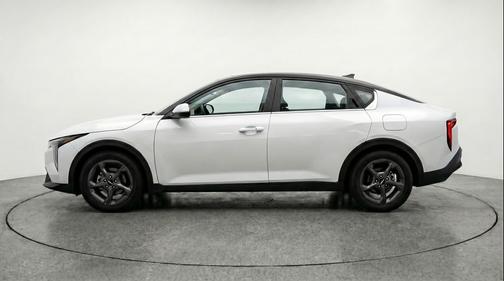 Snow White Pearl 2025 Kia K4 LXS