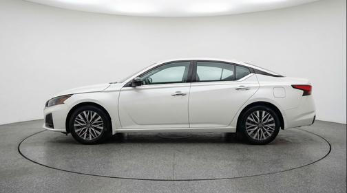 Glacier White 2025 Nissan Altima SV FWD