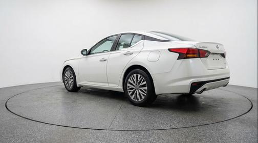 Glacier White 2025 Nissan Altima SV FWD