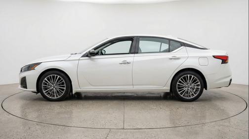Glacier White 2025 Nissan Altima SV FWD