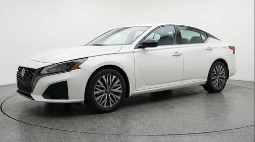 Glacier White 2025 Nissan Altima SV FWD