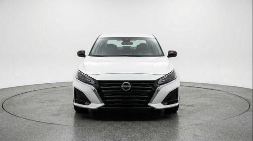 Glacier White 2025 Nissan Altima SV FWD