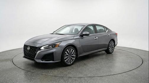 Gun Metallic 2025 Nissan Altima SV FWD