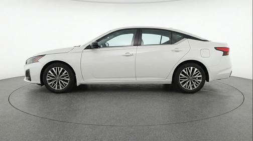 Glacier White 2025 Nissan Altima SV FWD
