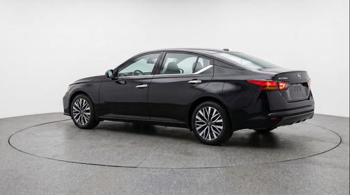 Super Black 2025 Nissan Altima SV FWD