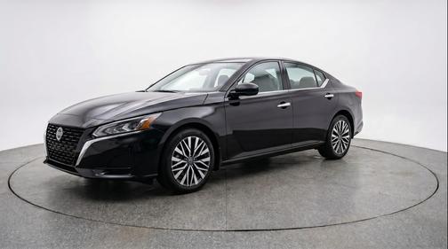 Super Black 2025 Nissan Altima SV FWD