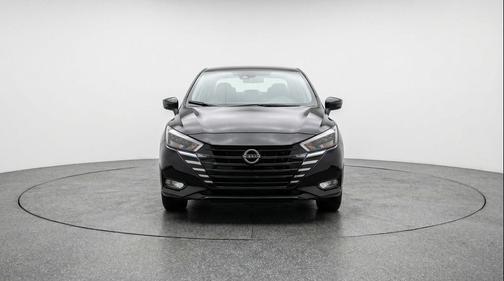 Super Black 2025 Nissan Versa 1.6 SV