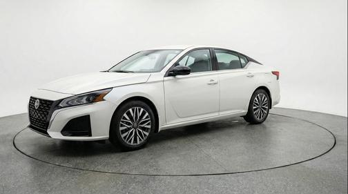 Glacier White 2025 Nissan Altima SV FWD