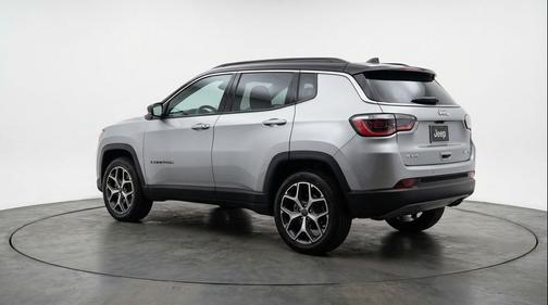 Silver Zynith Metallic Clearcoat 2025 Jeep Compass Limited