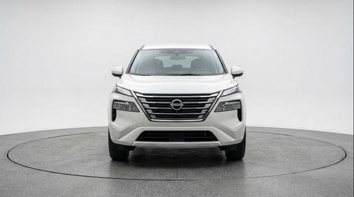 Everest White Pearl Tricoat 2025 Nissan Rogue SV