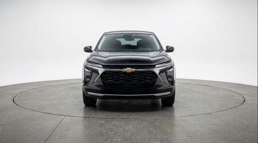 Mosaic Black Metallic 2025 Chevrolet Trax LT
