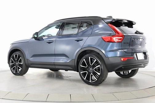 2026 Volvo XC40 B5 Ultra Black Edition