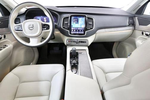 Onyx Black Metallic 2023 Volvo XC90 B6 Plus 7-Seater