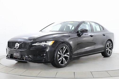 2024 Volvo S60 B5 Core Dark Theme