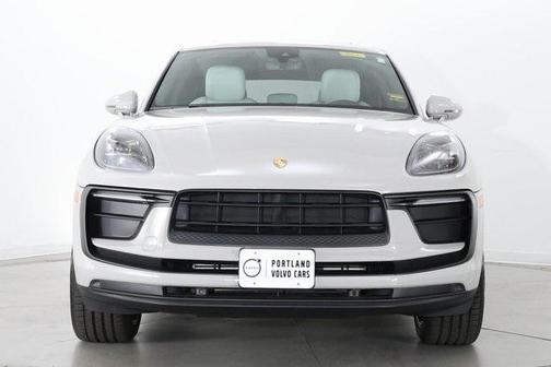 2022 Porsche Macan Base