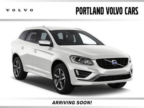 Crystal White Pearl Metallic 2017 Volvo XC60 T6 Dynamic
