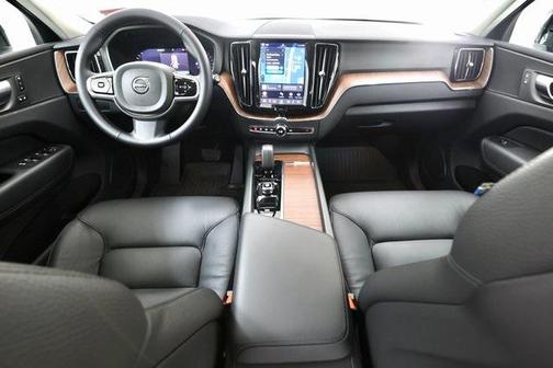 2024 Volvo XC60 B5 Plus Dark Theme