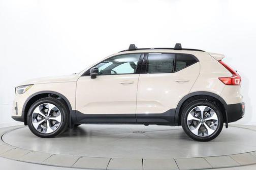 Sand Dune 2025 Volvo XC40 B5 Plus Dark Theme