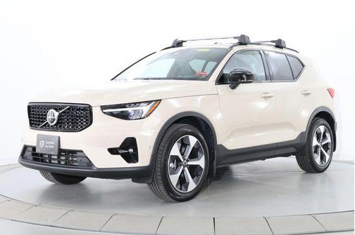 Sand Dune 2025 Volvo XC40 B5 Plus Dark Theme