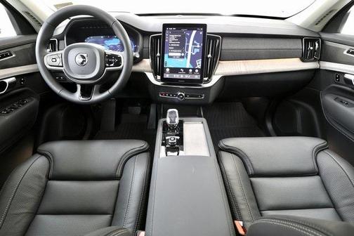 2025 Volvo XC90 Plug-In Hybrid T8 Ultra 6-Seater