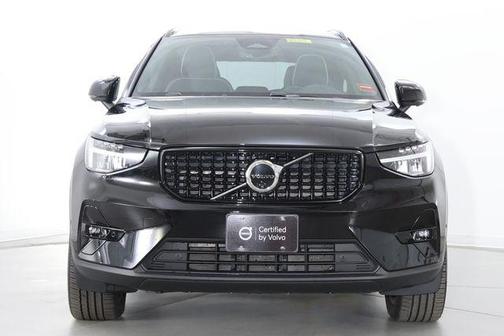 Onyx Black 2025 Volvo XC40 B5 Plus Dark Theme