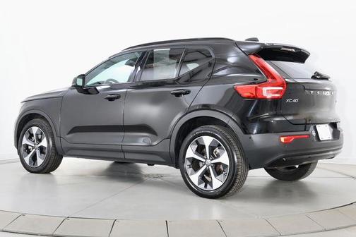 Onyx Black 2025 Volvo XC40 B5 Plus Dark Theme
