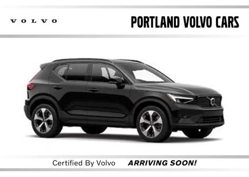2025 Volvo XC40 B5 Plus Dark Theme